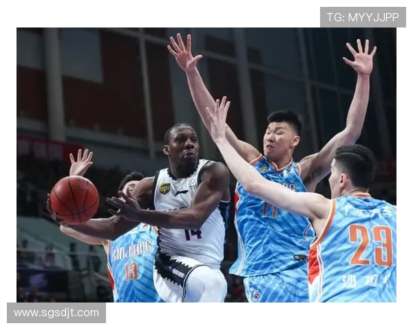 北京与新疆第三场对决精彩回顾及赛后分析展望未来比赛走势